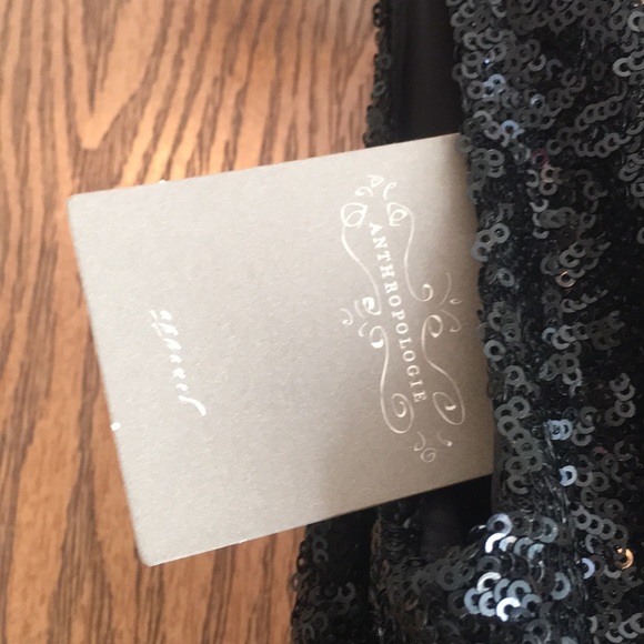 Gorgeous Sequined gold-detailing in Lace dress! - Picture 6 of 8